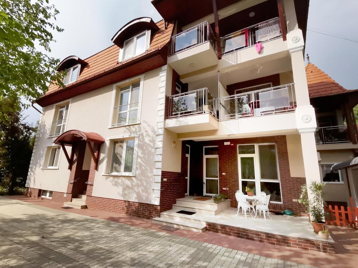 Solar Apartmanok Гайдусобосло Екстер'єр фото